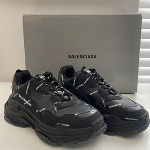 Balenciaga triple S - like new -